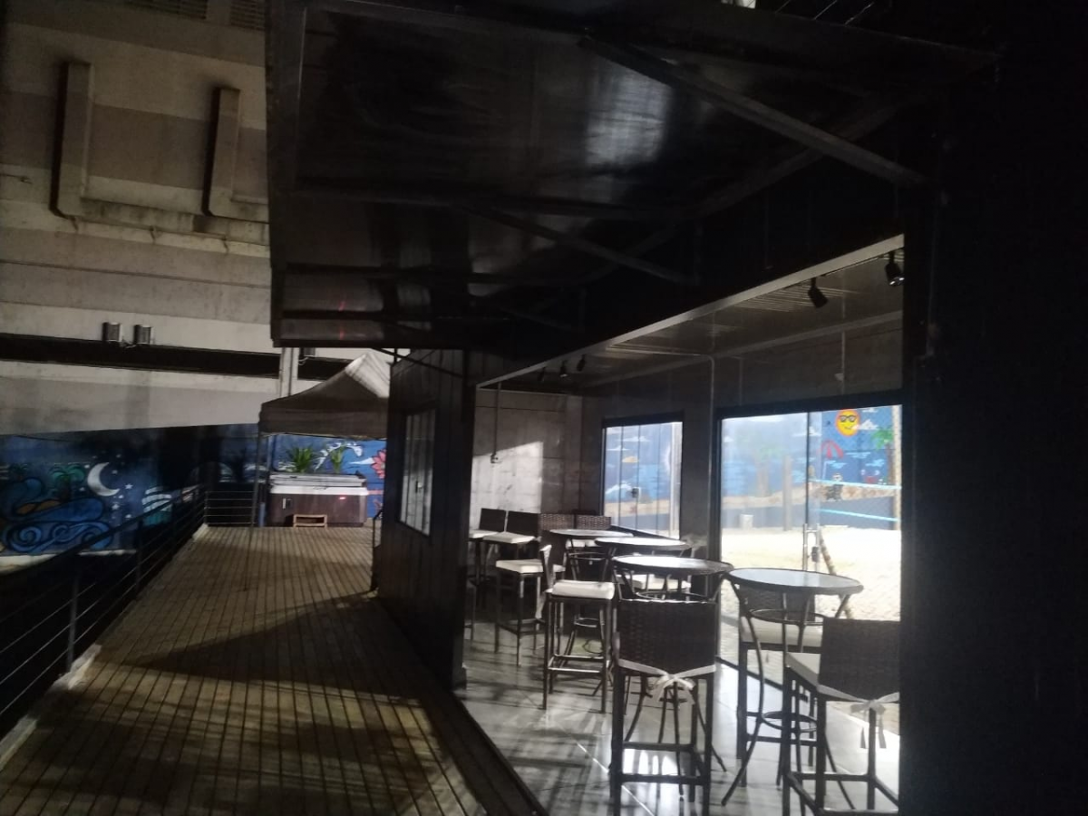 Container Beach Tenis  Restaurante  e Bar - Alphaville São Paulo com Revestimento  interno em inox  e Segundo Andar  Imagem 9